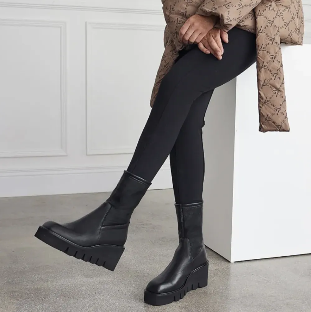 Ariel Black Leather Wavesole Ankle Boots<Carl Scarpa
