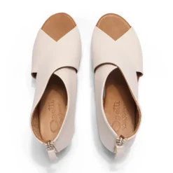 Piacere Off-White Leather Crossover Sandals<Carl Scarpa Clearance