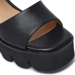 Veronne Black Leather Wavesole Sandals<Carl Scarpa Outlet